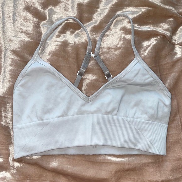 Lululemon size 6 ebb to street sports bra white with adjustable straps - Picture 3 of 4